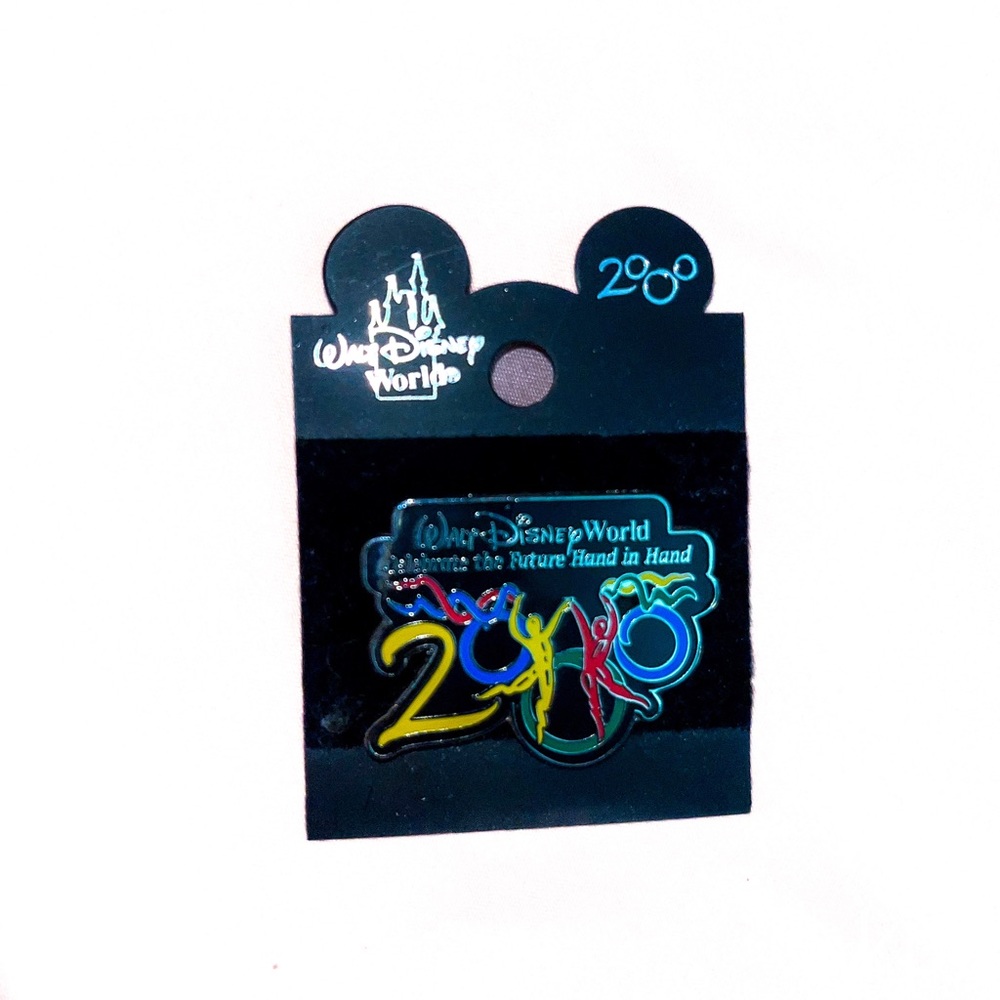 NWT 2000 Walt Disney Park Pin - CELEBRATE THE FUTURE HAND IN HAND